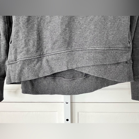 LULULEMON | 10 | ON THE DOUBLE | Turtleneck - Picture 5 of 15